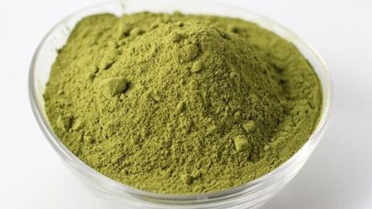 ഹെന്ന ഉപയോഗിക്കാറുണ്ടോ; എങ്കിൽ ചില കാര്യങ്ങൾ ശ്രദ്ധിക്കണം ഹെന്ന ഉപയോഗിക്കാറുണ്ടോ; എങ്കിൽ ചില കാര്യങ്ങൾ ശ്രദ്ധിക്കണം