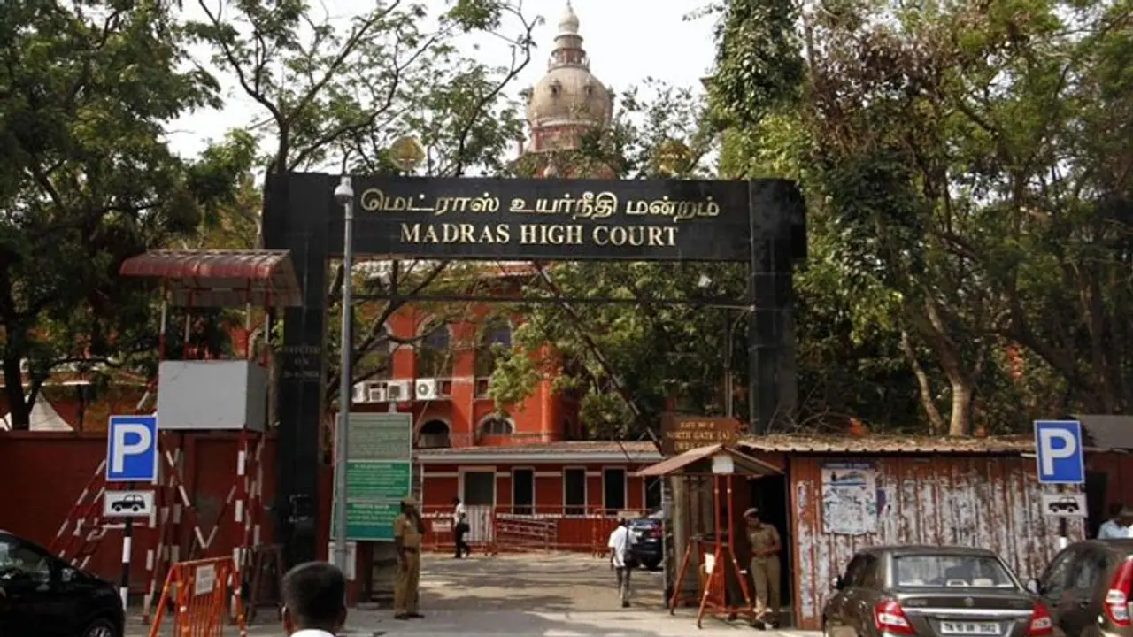 கொரோனாவால் நீதிபதி மரணம்... கீழமை நீதிமன்றங்களுக்கு ஐகோர்ட் பிறப்பித்த அதிரடி உத்தரவு...! கொரோனாவால் நீதிபதி மரணம்... கீழமை நீதிமன்றங்களுக்கு ஐகோர்ட் பிறப்பித்த அதிரடி உத்தரவு...!