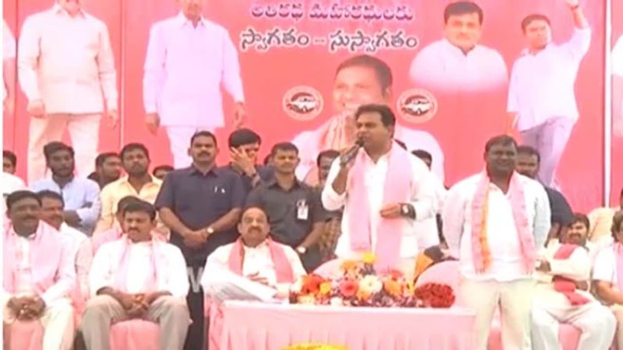 రాహుల్ సీట్లిచ్చినా... చంద్రబాబు నోట్లిచ్చినా... : కేటీఆర్ రాహుల్ సీట్లిచ్చినా... చంద్రబాబు నోట్లిచ్చినా... : కేటీఆర్