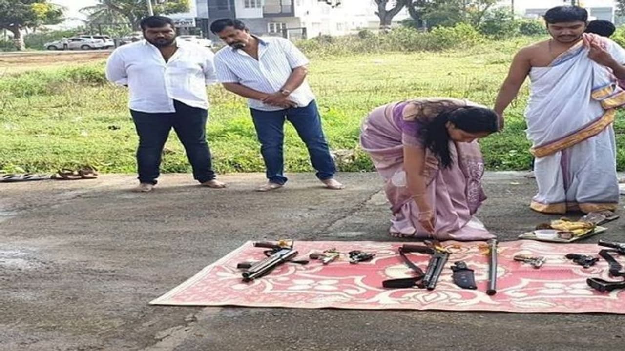 ಶಸ್ತ್ರಾಸ್ತ್ರ ಪೂಜೆ: ಮುತ್ತಪ್ಪ ರೈಗೆ ಬಿಗ್ ರಿಲೀಫ್.! ಶಸ್ತ್ರಾಸ್ತ್ರ ಪೂಜೆ: ಮುತ್ತಪ್ಪ ರೈಗೆ ಬಿಗ್ ರಿಲೀಫ್.!