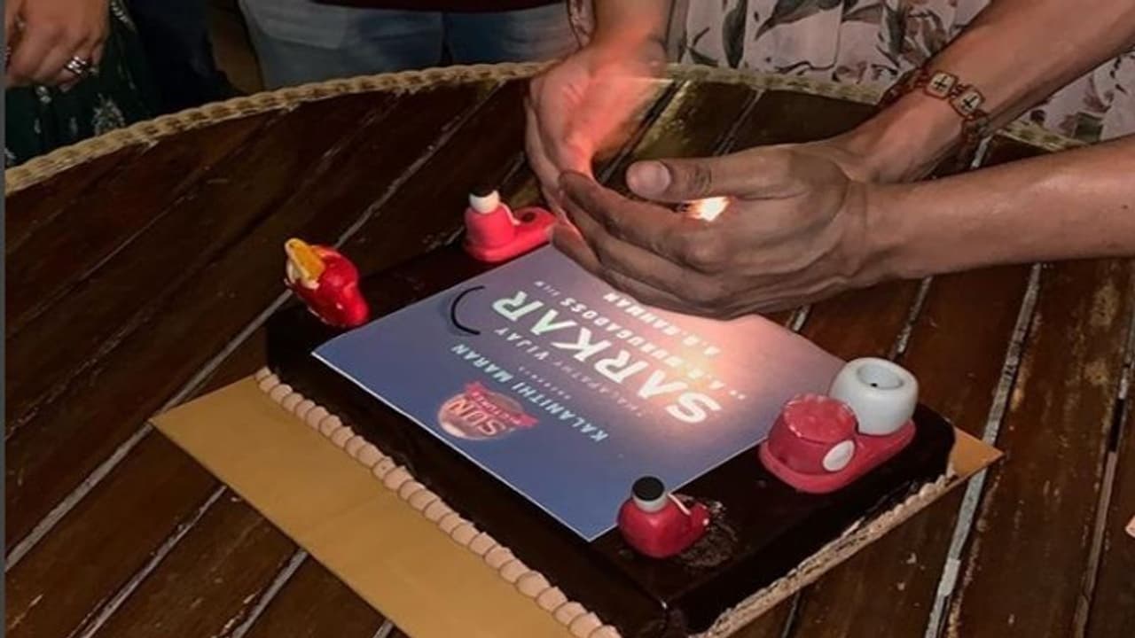 సర్కార్ సక్సెస్ కేక్.. మరో కొత్త వివాదం? సర్కార్ సక్సెస్ కేక్.. మరో కొత్త వివాదం?