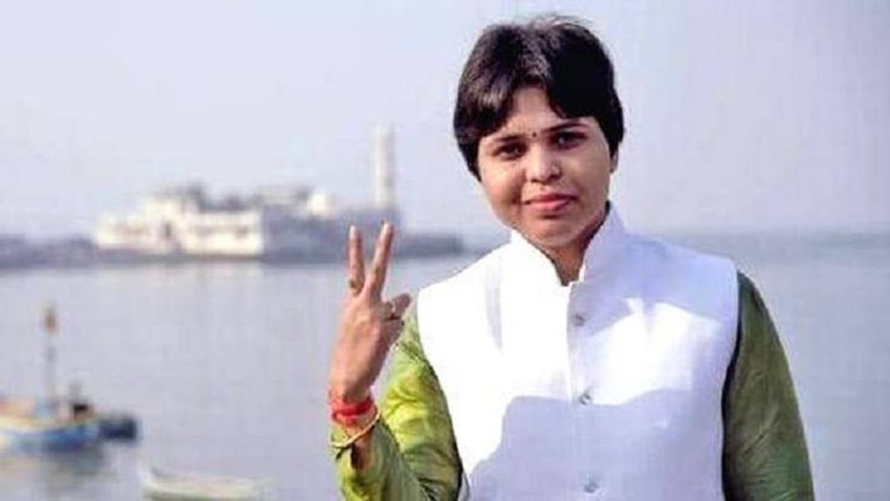 തൃപ്തി ദേശായിക്ക് നിയമസഹായം നല്കാന് തയ്യാറായി മൂന്ന് വനിതാ അഭിഭാഷകര് തൃപ്തി ദേശായിക്ക് നിയമസഹായം നല്കാന് തയ്യാറായി മൂന്ന് വനിതാ അഭിഭാഷകര്