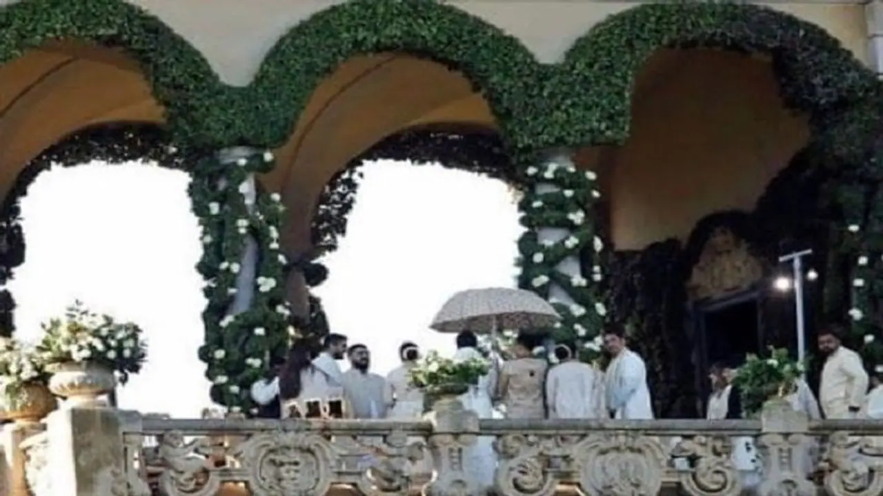 ದೀಪಿಕಾ ಮದುವೆ ಪೋಟೋ ಭದ್ರತೆ ಇಟ್ಟರೂ ಲೀಕಾಯ್ತು! ದೀಪಿಕಾ ಮದುವೆ ಪೋಟೋ ಭದ್ರತೆ ಇಟ್ಟರೂ ಲೀಕಾಯ್ತು!