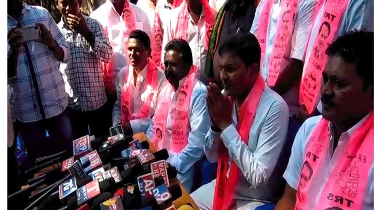 ఉత్తమ్ చేసేవన్నీ బ్రోకర్ రాజకీయాలే... సైదిరెడ్డి సంచలన వ్యాఖ్యలు (వీడియో) ఉత్తమ్ చేసేవన్నీ బ్రోకర్ రాజకీయాలే... సైదిరెడ్డి సంచలన వ్యాఖ్యలు (వీడియో)