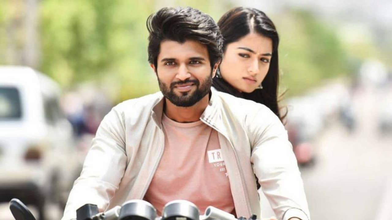 రామ్ చరణ్ ని దాటేసిన విజయ్ దేవరకొండ.. గీతగోవిందం మరో రికార్డ్! రామ్ చరణ్ ని దాటేసిన విజయ్ దేవరకొండ.. గీతగోవిందం మరో రికార్డ్!