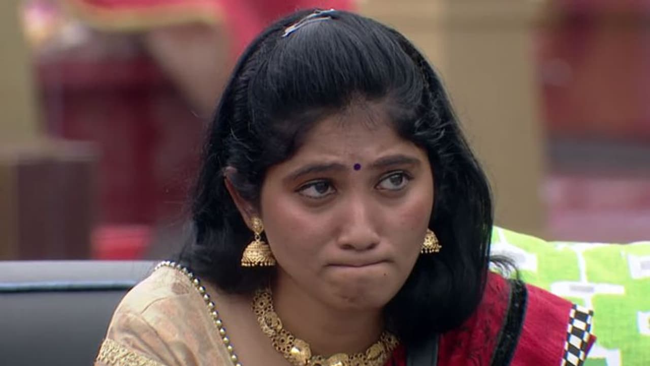 பிரேமம் பட நாயகி ரேஞ்சுக்கு பீல் பண்ணி வீடியோ போட்ட ஜூலி..! பங்கமாய் கலாய்க்கும் நெட்டிசன்கள்! பிரேமம் பட நாயகி ரேஞ்சுக்கு பீல் பண்ணி வீடியோ போட்ட ஜூலி..! பங்கமாய் கலாய்க்கும் நெட்டிசன்கள்!