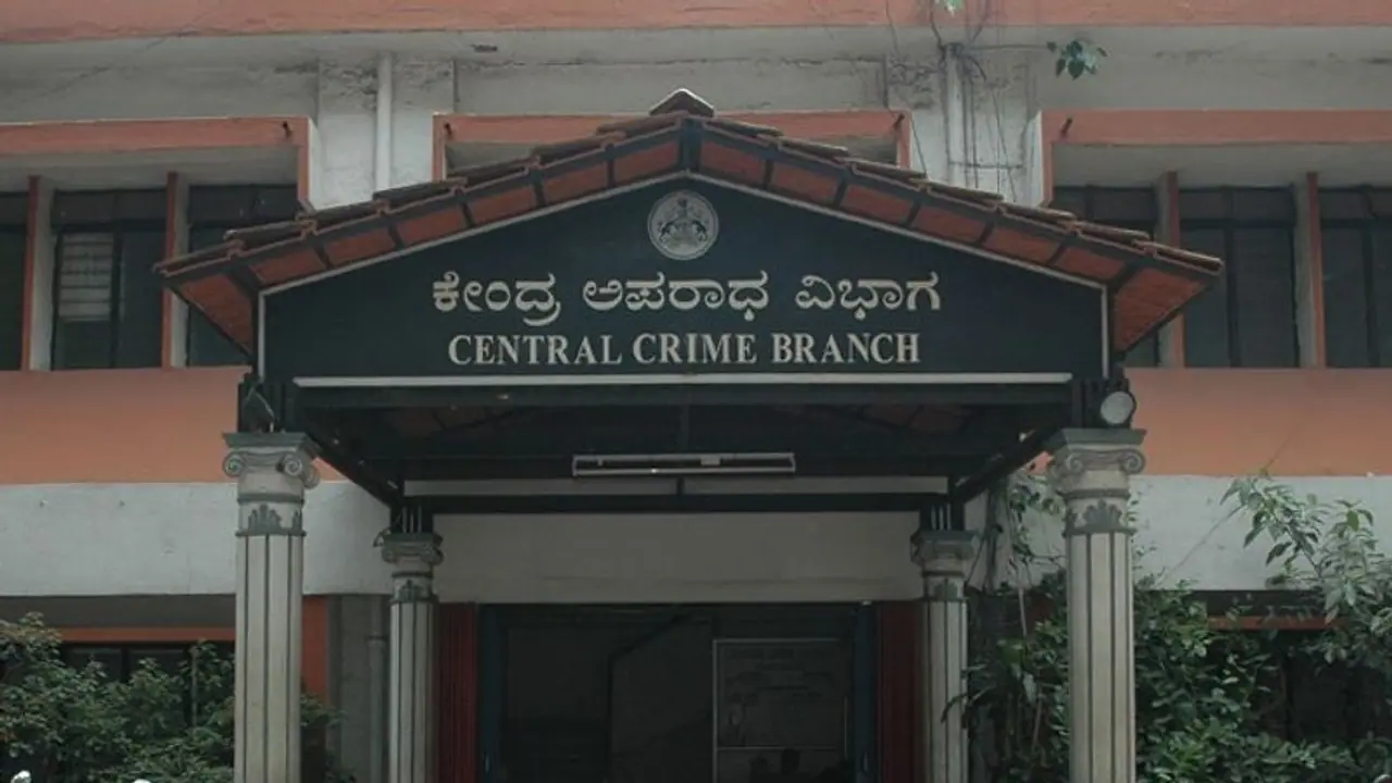 ಬೆಂಗಳೂರಿನಲ್ಲಿ ಸಿಸಿಬಿ ಪೊಲೀಸರಿಂದ 1 ಕೋಟಿ ರುಪಾಯಿ ಮೌಲ್ಯದ ಗಾಂಜಾ ವಶ ಬೆಂಗಳೂರಿನಲ್ಲಿ ಸಿಸಿಬಿ ಪೊಲೀಸರಿಂದ 1 ಕೋಟಿ ರುಪಾಯಿ ಮೌಲ್ಯದ ಗಾಂಜಾ ವಶ