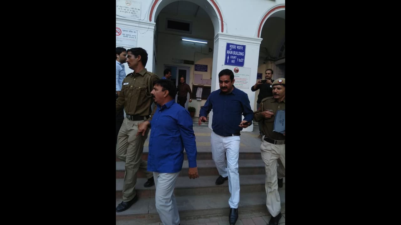 सिखों के हत्यारों की अदालत में पिटाई सिखों के हत्यारों की अदालत में पिटाई