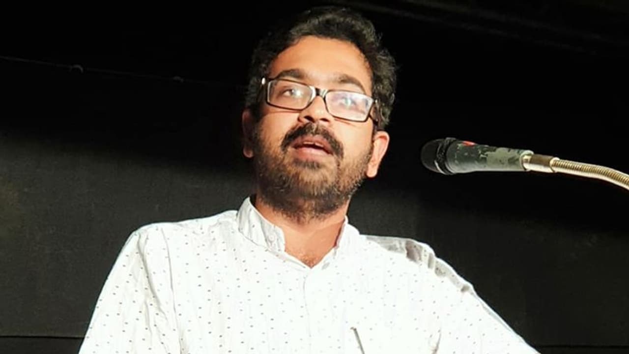 'കലേഷിനോട് മാപ്പ് പറയുന്നു, ഞാൻ വിഗ്രഹമല്ല'; കോപ്പിയടി വിവാദത്തിൽ ശ്രീചിത്രൻ 'കലേഷിനോട് മാപ്പ് പറയുന്നു, ഞാൻ വിഗ്രഹമല്ല'; കോപ്പിയടി വിവാദത്തിൽ ശ്രീചിത്രൻ