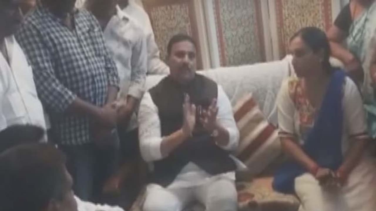 విజయారెడ్డి, మన్నెలను కలిసిన దానం, సహకరించాలని విజ్ఞప్తి విజయారెడ్డి, మన్నెలను కలిసిన దానం, సహకరించాలని విజ్ఞప్తి