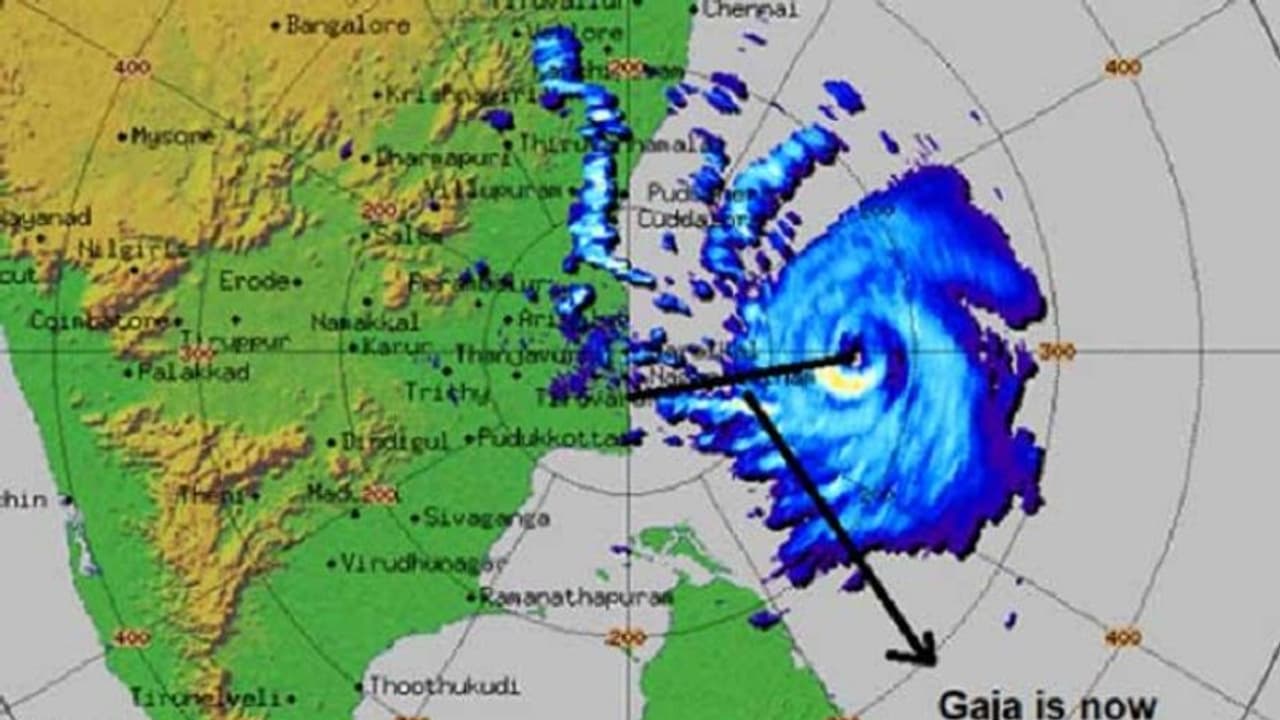 கொஞ்சம் கூட வலு குறையாத கஜா … வர்தா புயல் மாதிரி காத்து வீசும்…. தமிழ்நாடு வெதர்மேன் சொல்லும் அதிர்ச்சி தகவல்!! கொஞ்சம் கூட வலு குறையாத கஜா … வர்தா புயல் மாதிரி காத்து வீசும்…. தமிழ்நாடு வெதர்மேன் சொல்லும் அதிர்ச்சி தகவல்!!