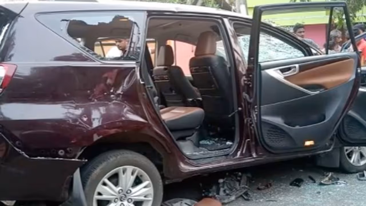 പൊലീസുകാരന് മദ്യലഹരിയില് കാറോടിച്ചു; നിയന്ത്രണം വിട്ട കാര് ഇടിച്ച് കണിയാപുരത്ത് രണ്ട് പേര് മരിച്ചു പൊലീസുകാരന് മദ്യലഹരിയില് കാറോടിച്ചു; നിയന്ത്രണം വിട്ട കാര് ഇടിച്ച് കണിയാപുരത്ത് രണ്ട് പേര് മരിച്ചു