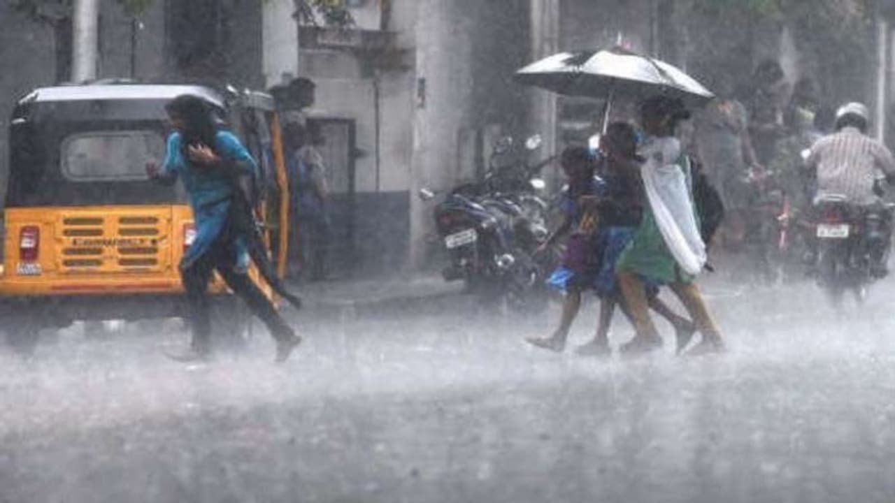 গভীর নিম্নচাপে পরিণত যশ, কলকাতা গাঙ্গেয় পশ্চিমবঙ্গে প্রবল বৃষ্টির পূর্বাভাস গভীর নিম্নচাপে পরিণত যশ, কলকাতা গাঙ্গেয় পশ্চিমবঙ্গে প্রবল বৃষ্টির পূর্বাভাস