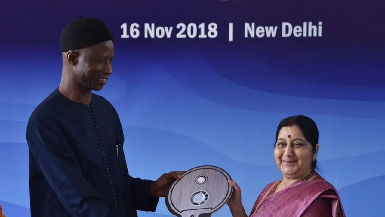 India gifts e rickshaws to Senegal to boost green, clean energy ties