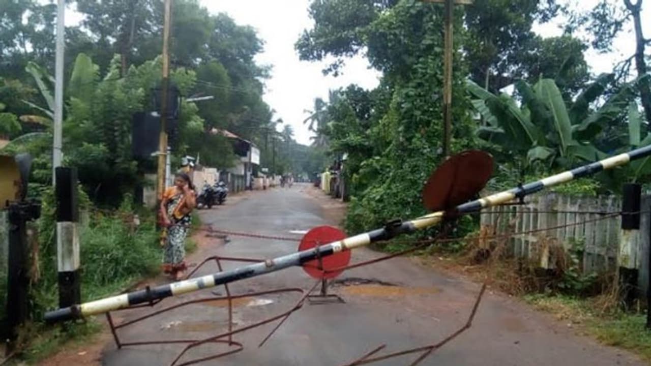 பணியில் இருந்த பெண் ரயில்வே ஊழியர் கற்பழிக்க முயற்சி; கேரளா வாலிபர் அதிரடி கைது பணியில் இருந்த பெண் ரயில்வே ஊழியர் கற்பழிக்க முயற்சி; கேரளா வாலிபர் அதிரடி கைது