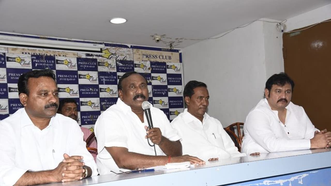 ఆ నాయకులే టికెట్లు అమ్ముకుంది: బోడ జనార్ధన్ సంచలనం ఆ నాయకులే టికెట్లు అమ్ముకుంది: బోడ జనార్ధన్ సంచలనం