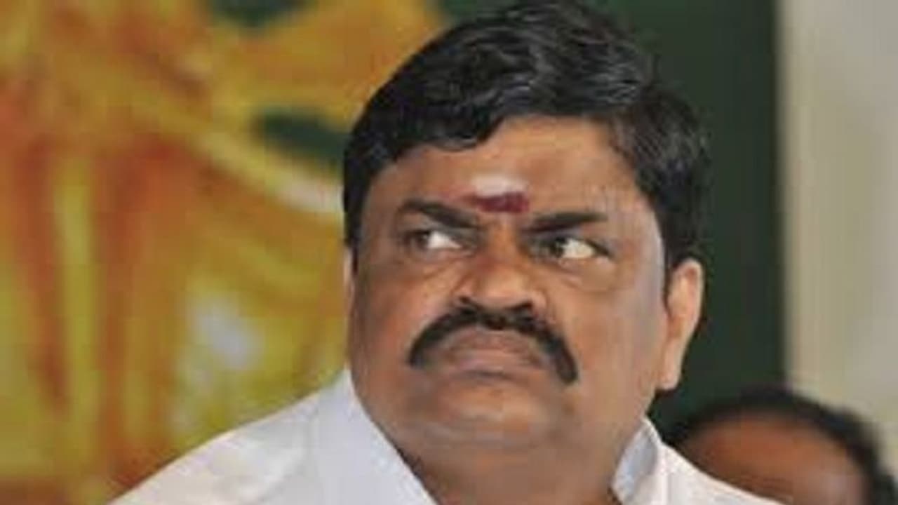 ’நான் ரஜினி ரசிகன்...’எடப்பாடியை கலங்கடிக்கும் அமைச்சர் ராஜேந்திரபாலாஜி..! ’நான் ரஜினி ரசிகன்...’எடப்பாடியை கலங்கடிக்கும் அமைச்சர் ராஜேந்திரபாலாஜி..!