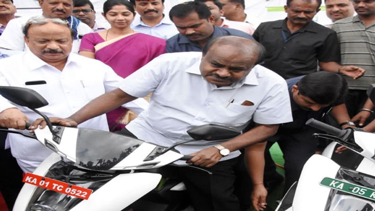 ಸರ್ಕಾರದ ಸೇವೆಗೆ ಅರ್ಧದಷ್ಟು ಎಲೆಕ್ಟ್ರಿಕ್ ವಾಹನ ಬಳಕೆ ಸರ್ಕಾರದ ಸೇವೆಗೆ ಅರ್ಧದಷ್ಟು ಎಲೆಕ್ಟ್ರಿಕ್ ವಾಹನ ಬಳಕೆ