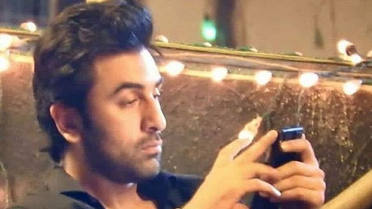 এ যেন সাক্ষাৎ যম, একে দেখা মাত্রই রণবীরের ভয় মেয়েদেরকেও হার মানায় এ যেন সাক্ষাৎ যম, একে দেখা মাত্রই রণবীরের ভয় মেয়েদেরকেও হার মানায়