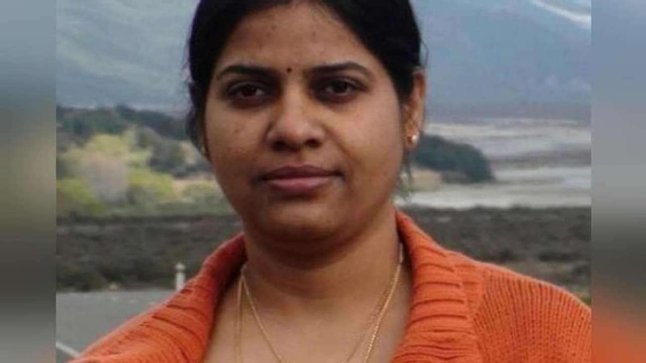 హరీష్ రావుపై కూటమి అభ్యర్థి: ఎవరీ భవానీ రెడ్డి? హరీష్ రావుపై కూటమి అభ్యర్థి: ఎవరీ భవానీ రెడ్డి?