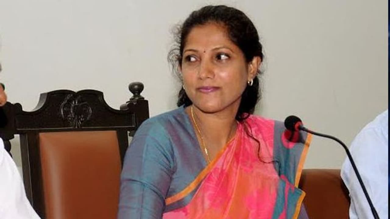 ಪ್ರಜ್ವಲ್ ರೇವಣ್ಣ ಅಶ್ಲೀಲ ವಿಡಿಯೋ ಕೇಸ್, ನಾಗರಿಕ ಸಮಾಜ ತಲೆತೆಗ್ಗಿಸುವಂತಾಗಿದೆ: ಪುಷ್ಪಾ ಅಮರನಾಥ ಪ್ರಜ್ವಲ್ ರೇವಣ್ಣ ಅಶ್ಲೀಲ ವಿಡಿಯೋ ಕೇಸ್, ನಾಗರಿಕ ಸಮಾಜ ತಲೆತೆಗ್ಗಿಸುವಂತಾಗಿದೆ: ಪುಷ್ಪಾ ಅಮರನಾಥ