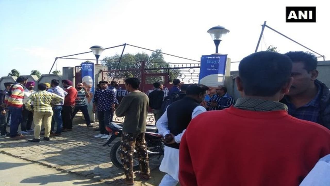 ಅಮೃತಸರದಲ್ಲಿ ಗ್ರೆನೇಡ್ ದಾಳಿ: 3 ಸಾವು, 10ಕ್ಕೂ ಹೆಚ್ಚು ಜನರಿಗೆ ಗಾಯ ಅಮೃತಸರದಲ್ಲಿ ಗ್ರೆನೇಡ್ ದಾಳಿ: 3 ಸಾವು, 10ಕ್ಕೂ ಹೆಚ್ಚು ಜನರಿಗೆ ಗಾಯ