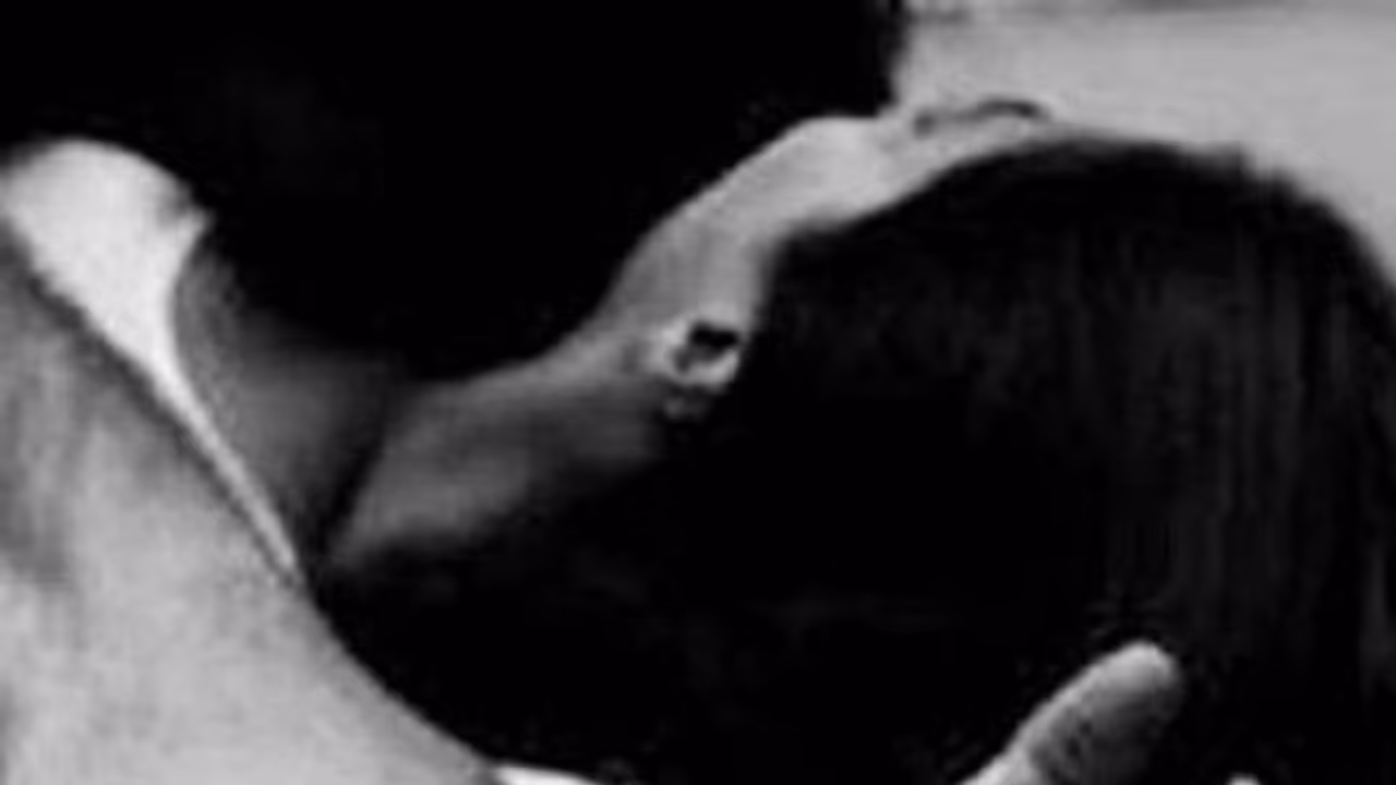 ప్రియుడితో రాసలీలలు: అడ్డు చెప్పిన భర్తకు షాకిచ్చిన వైఫ్