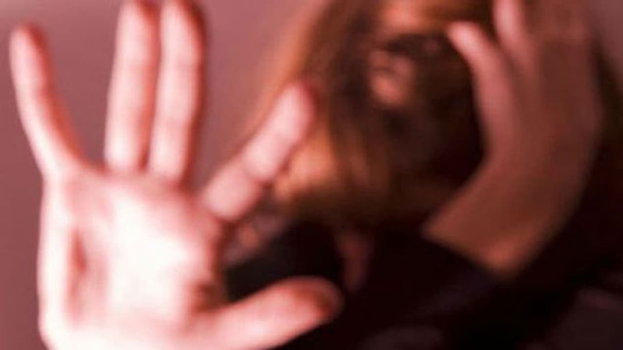 దొంగతనానికి వచ్చి... మహిళపై అత్యాచారం దొంగతనానికి వచ్చి... మహిళపై అత్యాచారం