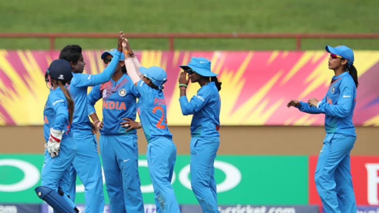 വനിതാ ട്വന്റി 20 ലോകകപ്പില് ഇന്ത്യ ഇംഗ്ലണ്ട് സെമി; ലോകകപ്പ് തോല്വിക്ക് കണക്കുതീര്ക്കാന് ഹര്മന്പ്രീതും സംഘവും വനിതാ ട്വന്റി 20 ലോകകപ്പില് ഇന്ത്യ ഇംഗ്ലണ്ട് സെമി; ലോകകപ്പ് തോല്വിക്ക് കണക്കുതീര്ക്കാന് ഹര്മന്പ്രീതും സംഘവും