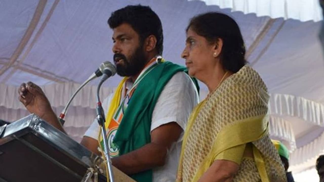 ಸರ್ಕಾರಕ್ಕೆ ಎಚ್ಚರಿಕೆ ಕೊಟ್ಟ ಪುಟ್ಟಣಯ್ಯ ಪತ್ನಿ ಸುನಿತಾ ಸರ್ಕಾರಕ್ಕೆ ಎಚ್ಚರಿಕೆ ಕೊಟ್ಟ ಪುಟ್ಟಣಯ್ಯ ಪತ್ನಿ ಸುನಿತಾ