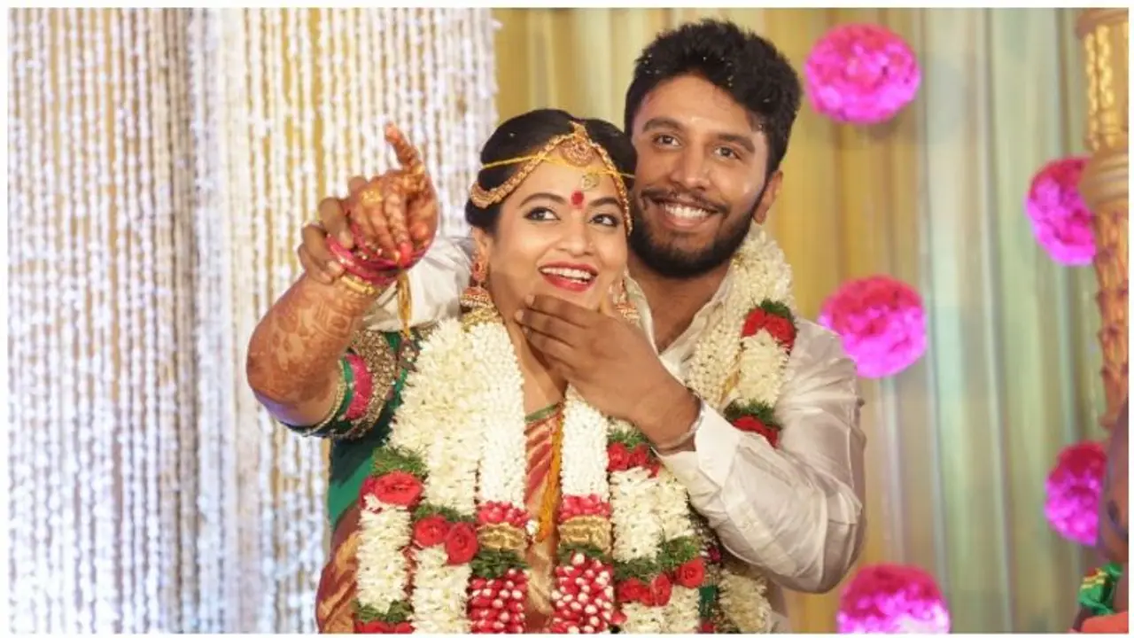 பிரபலங்கள் கலந்து கொண்ட நடிகை சுஜா வருணி சிவகுமார் திருமண புகைப்படங்கள்! பிரபலங்கள் கலந்து கொண்ட நடிகை சுஜா வருணி சிவகுமார் திருமண புகைப்படங்கள்!