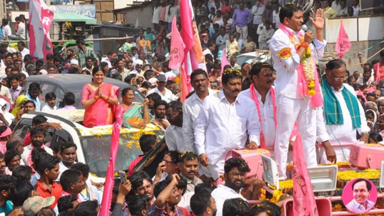 హుజూర్ నగర్ ఉప ఎన్నిక: ఈసీ డేగ కన్ను, కేసీఆర్ కు వరుస షాక్ లు హుజూర్ నగర్ ఉప ఎన్నిక: ఈసీ డేగ కన్ను, కేసీఆర్ కు వరుస షాక్ లు