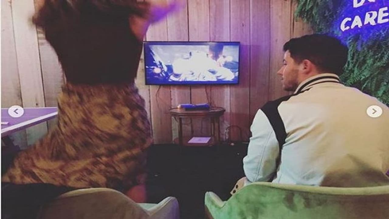 ಅಬ್ಬಬ್ಬಾ... ನಿಕ್ ಪೃಷ್ಠದ ಮೇಲೆ ಬಾರಿಸಿದ ಪ್ರಿಯಾಂಕಾ!