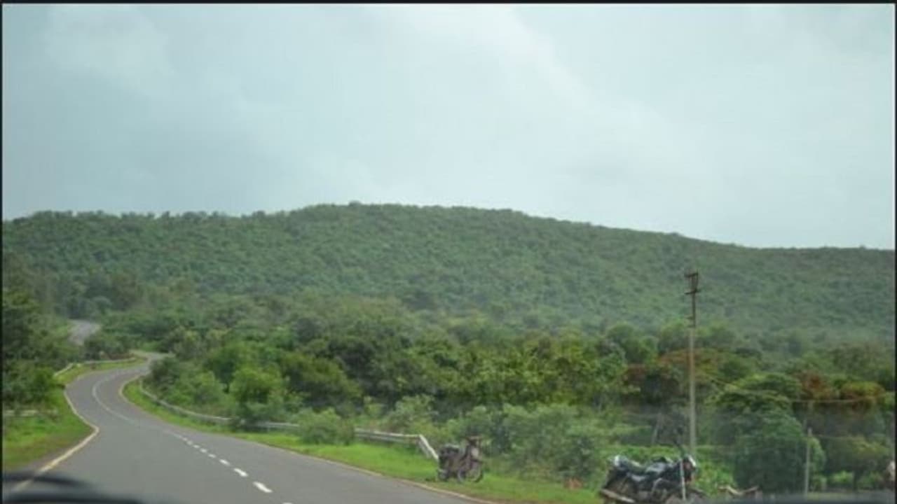 ಗೋವಾ ಪ್ಲ್ಯಾನ್ ಕ್ಯಾನ್ಸಲ್ ಮಾಡ್ಬೇಡಿ: ಬದಲಿ ರಸ್ತೆ ಇದೆ! ಗೋವಾ ಪ್ಲ್ಯಾನ್ ಕ್ಯಾನ್ಸಲ್ ಮಾಡ್ಬೇಡಿ: ಬದಲಿ ರಸ್ತೆ ಇದೆ!