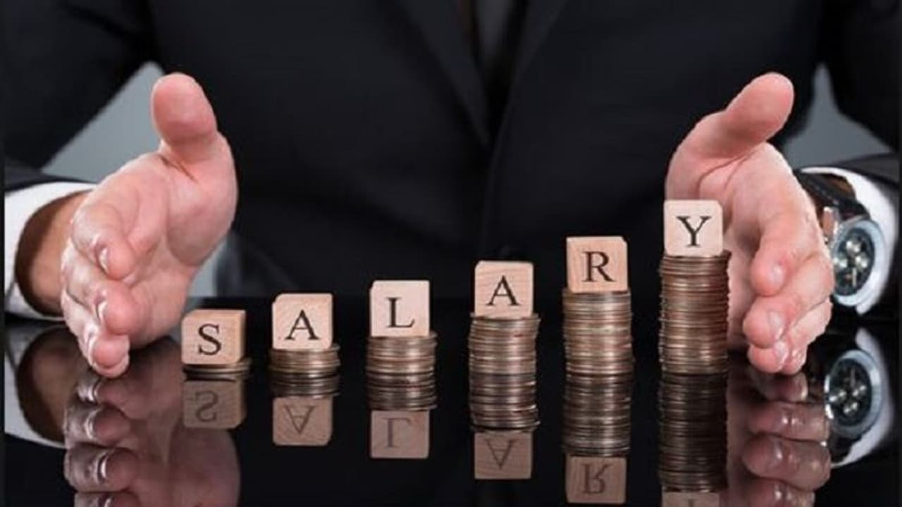 ತಿಂಗಳ ಸಂಬಳ ಎಣಿಸುವವರಿಗೆ ಗುಡ್ ನ್ಯೂಸ್ ಕೊಟ್ಟ ಹೈಕೋರ್ಟ್!