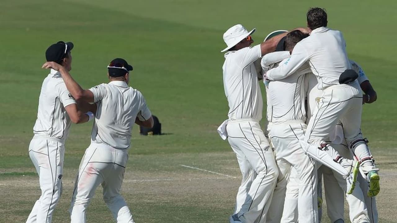 New Zealand records 4 run win in 1st test against Pakistan