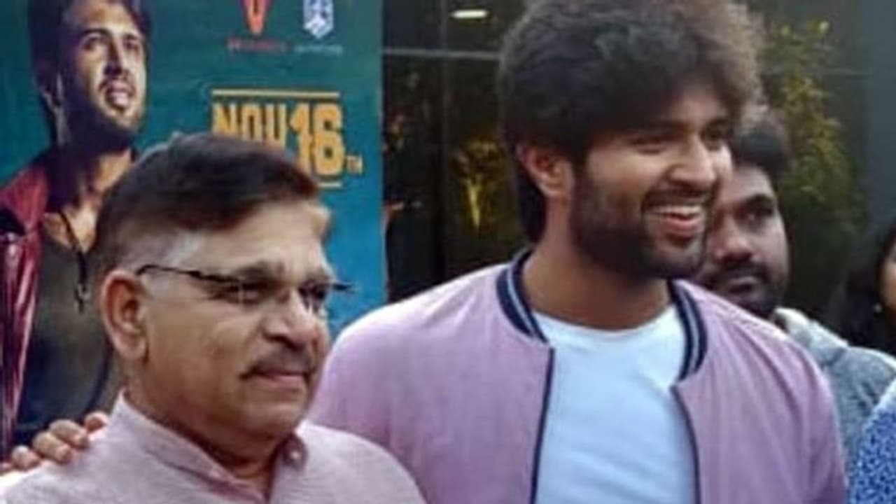 విజయ్ దేవరకొండ చేసిన పనితో టీమ్ అప్సెట్! విజయ్ దేవరకొండ చేసిన పనితో టీమ్ అప్సెట్!