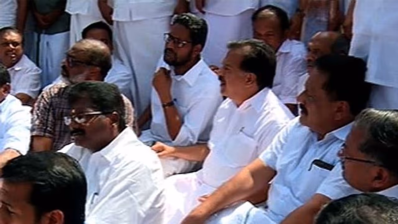 Kerala Police allow Congress leaders to go to Sannidhanam