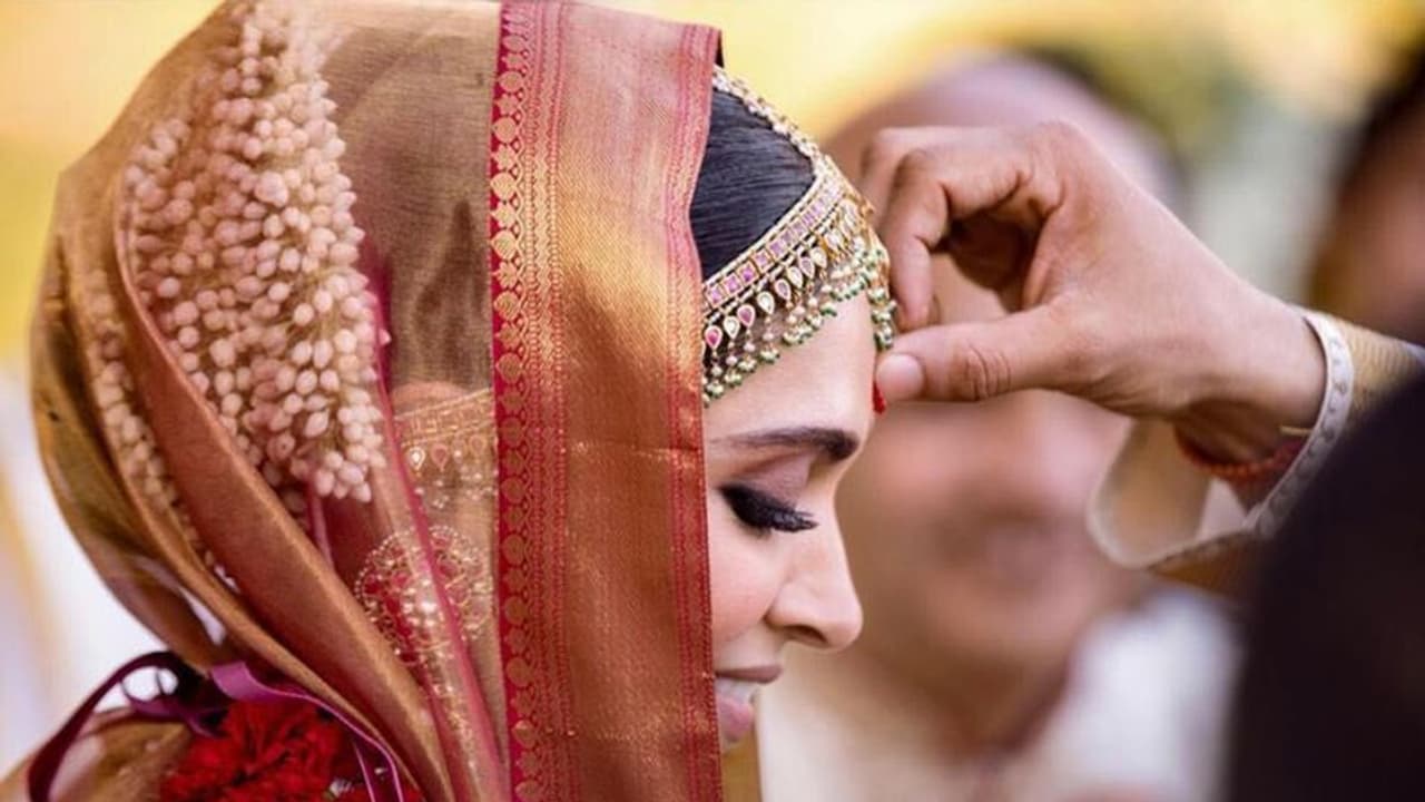 Not Sabyasachi Mukherjee, Deepika Padukone's wedding outfit is from this sari store in Bengaluru Not Sabyasachi Mukherjee, Deepika Padukone's wedding outfit is from this sari store in Bengaluru