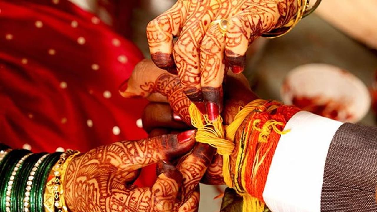 ದೇಗುಲಗಳಲ್ಲಿ ಮದುವೆ ನಿಷೇಧವಿಲ್ಲ: ಸ್ಪಷ್ಟನೆ