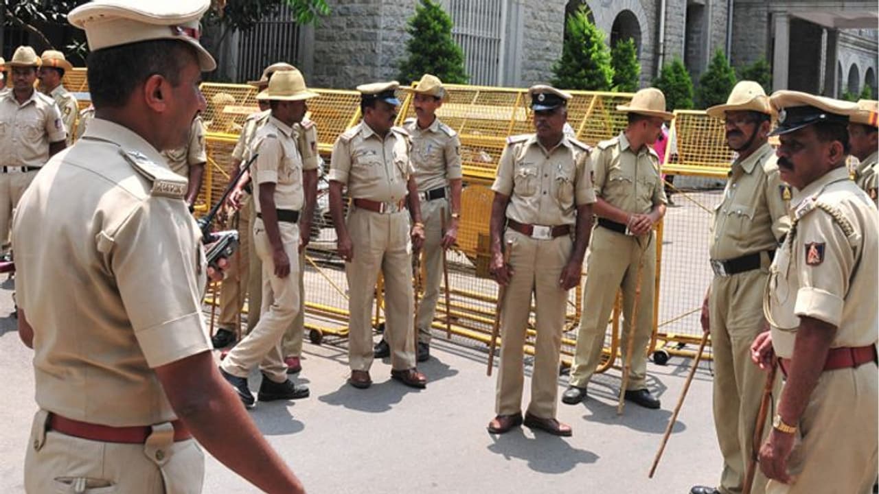 ಬೆಂಗಳೂರು ಪೊಲೀಸರು ವರ್ಗಾವಣೆ ಕೇಳಿದ್ರೆ ಕಡ್ಡಾಯ ನಿವೃತ್ತಿ, ಇದೆಂಥಾ ಆದೇಶ?