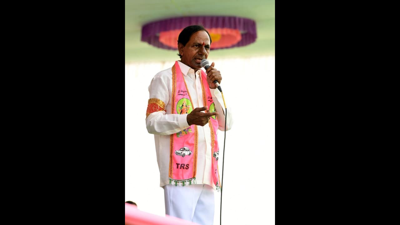 టీఆర్ఎస్ కి మరో షాక్...విశ్వేశ్వర్ రెడ్డి వెంటే మరో నేత టీఆర్ఎస్ కి మరో షాక్...విశ్వేశ్వర్ రెడ్డి వెంటే మరో నేత