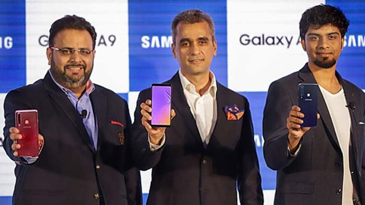 4 కెమెరాల తొలి స్మార్ట్ ఫోన్ ‘శామ్సంగ్ గెలాక్సీ ఏ9’.. 22 నుంచి బుకింగ్స్ 4 కెమెరాల తొలి స్మార్ట్ ఫోన్ ‘శామ్సంగ్ గెలాక్సీ ఏ9’.. 22 నుంచి బుకింగ్స్