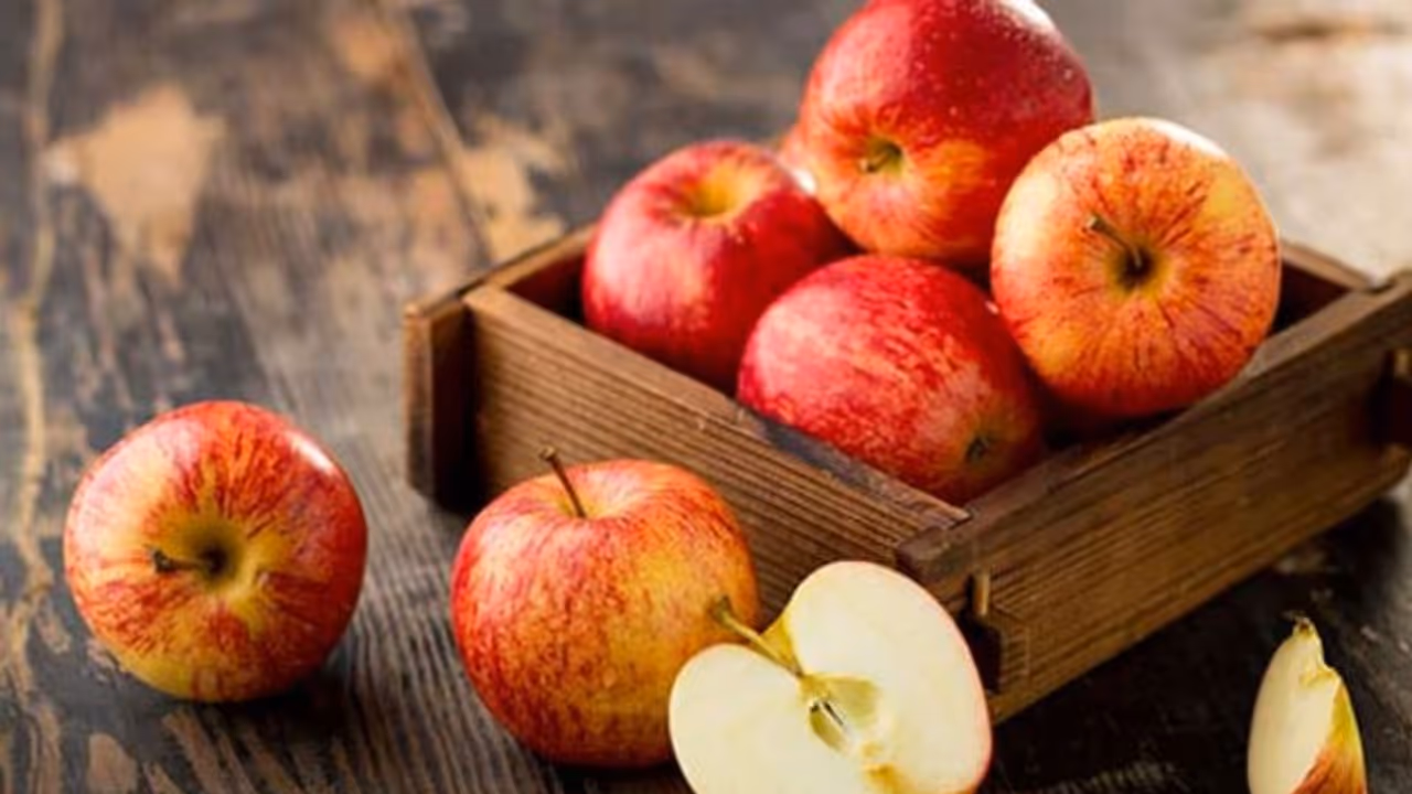 കടയില് നിന്ന് ആപ്പിള് വാങ്ങുന്നതിന് മുമ്പ് ഇത് ശ്രദ്ധിച്ചില്ലെങ്കില് പണികിട്ടും... കടയില് നിന്ന് ആപ്പിള് വാങ്ങുന്നതിന് മുമ്പ് ഇത് ശ്രദ്ധിച്ചില്ലെങ്കില് പണികിട്ടും...