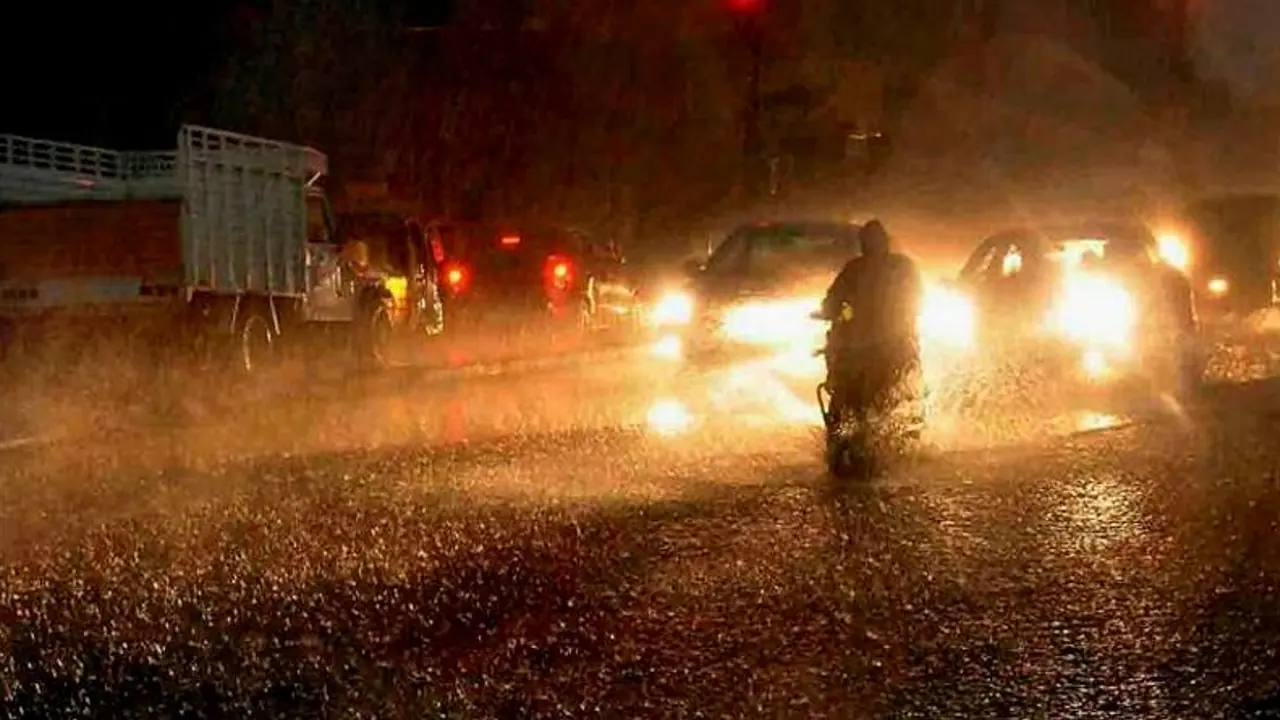 Weather Report: রাতেও মেঘের মাঝেই থাকবে মহানগর, আগামী ২৪ ঘন্টায় বৃষ্টি বাড়বে কলকাতায়
