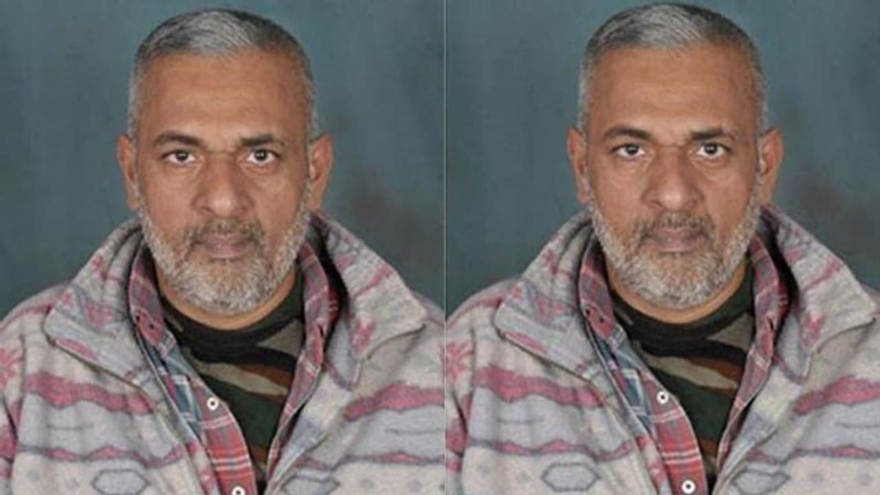 మాజీ డీజీపీ మేనల్లుడి అనుమానాస్పద మృతి.. మృతదేహాన్ని పీక్కుతిన్న కుక్కలు మాజీ డీజీపీ మేనల్లుడి అనుమానాస్పద మృతి.. మృతదేహాన్ని పీక్కుతిన్న కుక్కలు