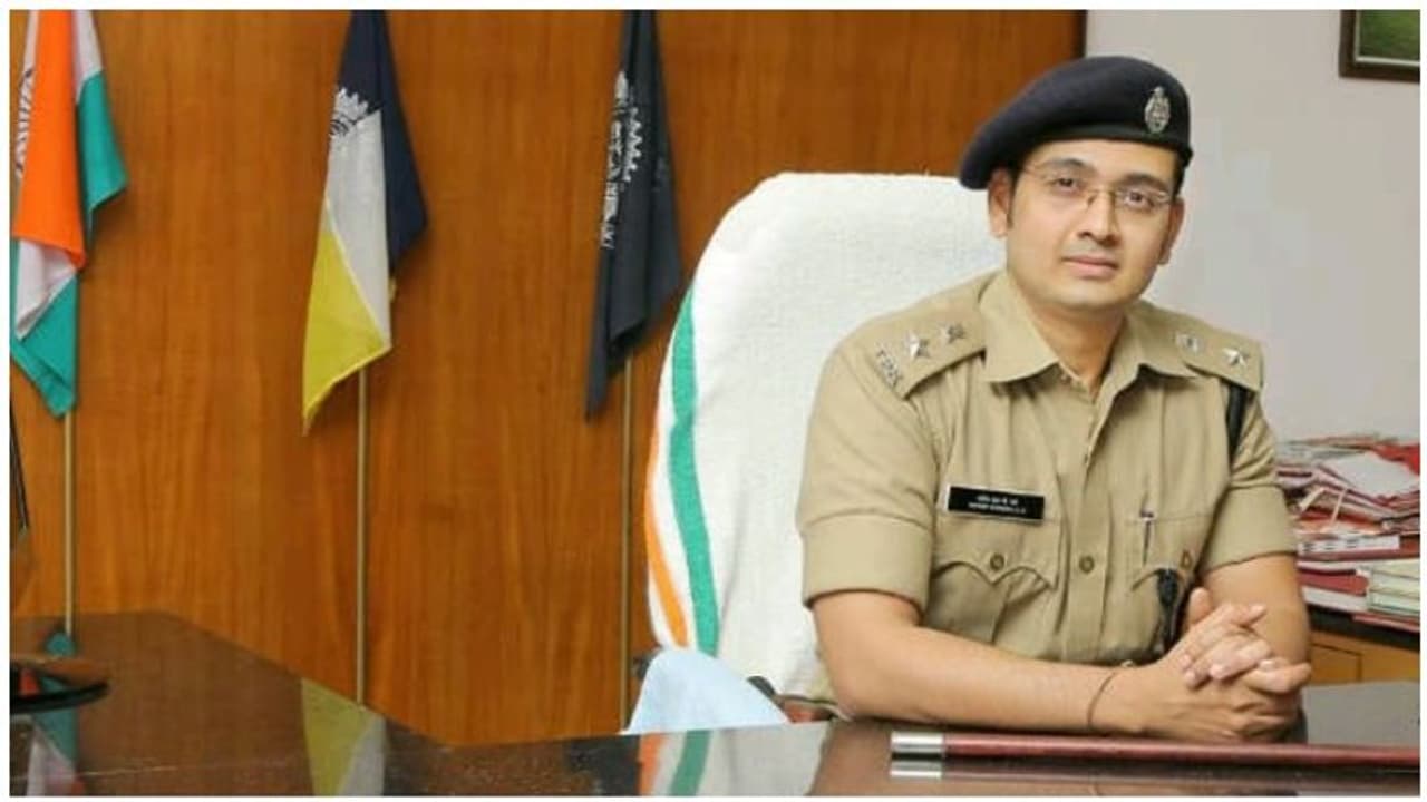 'ഇപ്പോള് നിലയ്ക്കലിലും തൃശൂരും ഉണ്ട്'; സ്ഥലംമാറ്റ പ്രചാരണത്തോട് യതീഷ് ചന്ദ്രയുടെ പ്രതികരണം 'ഇപ്പോള് നിലയ്ക്കലിലും തൃശൂരും ഉണ്ട്'; സ്ഥലംമാറ്റ പ്രചാരണത്തോട് യതീഷ് ചന്ദ്രയുടെ പ്രതികരണം