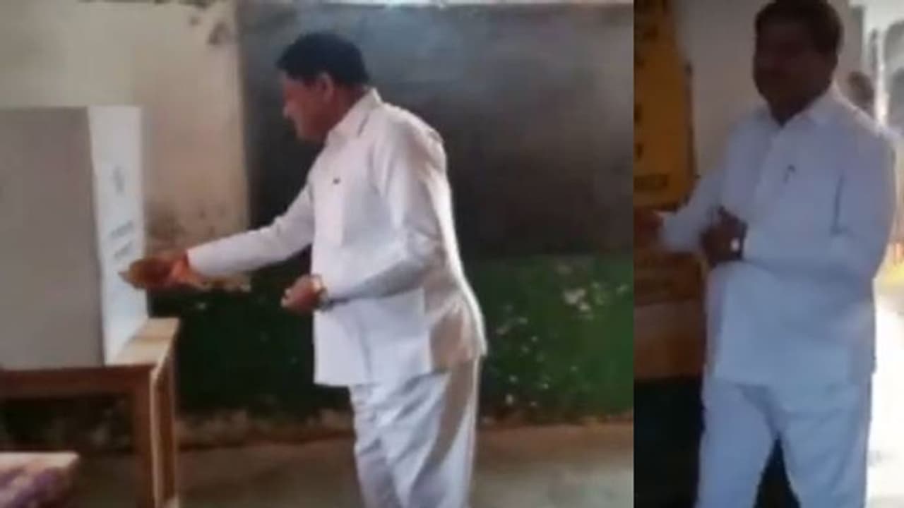 പോളിങ് ദിവസം ബൂത്തില്‍ പൂജ നടത്തി ബിജെപി മന്ത്രി വീഡിയോ