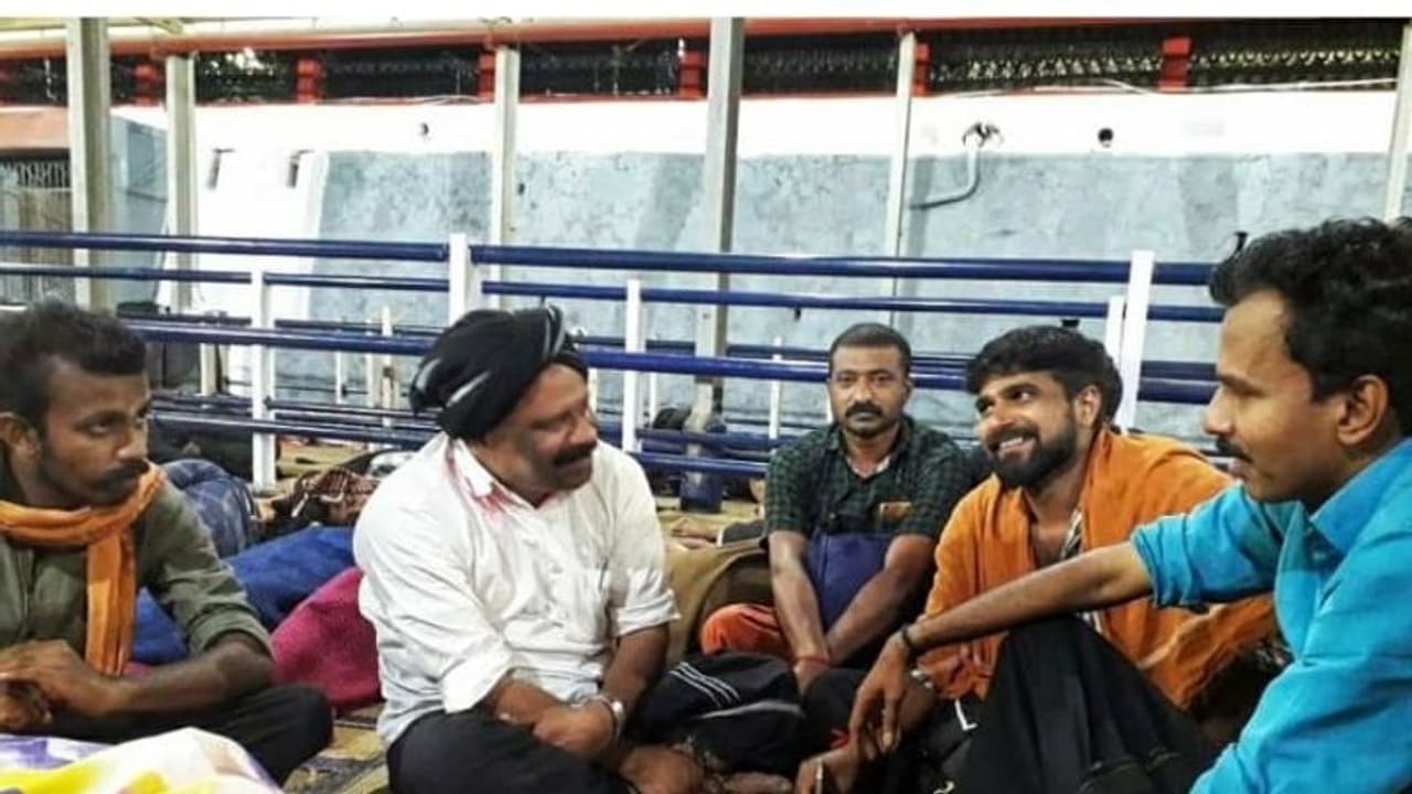 ശബരിമല സംഘര്ഷം: കൂടുതല് ബിജെപി ആര്എസ്എസ് നേതാക്കള്ക്കെതിരെ കേസ് ശബരിമല സംഘര്ഷം: കൂടുതല് ബിജെപി ആര്എസ്എസ് നേതാക്കള്ക്കെതിരെ കേസ്