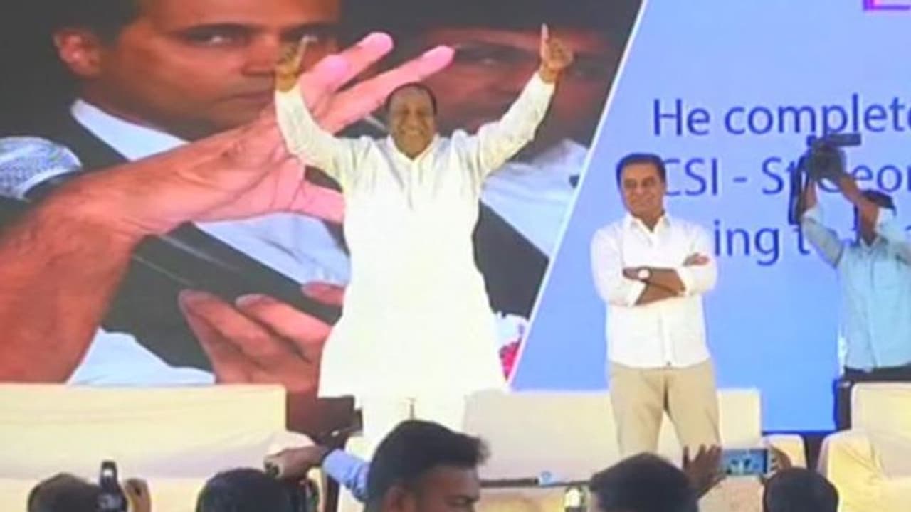 కేటీఆర్ ని చూసి.. ఆనందంతో చిందులేసిన మల్లారెడ్డి కేటీఆర్ ని చూసి.. ఆనందంతో చిందులేసిన మల్లారెడ్డి